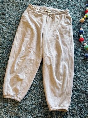 Universal Threads — Women’s Barrel Fit Cozy Elastic-Waist Sweatpants